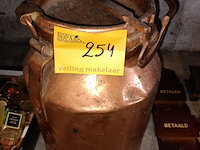 Lot 254 - verkoperde melkkit - afbeelding 1 van  3
