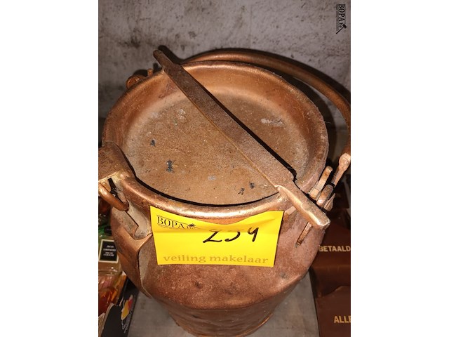Lot 254 - verkoperde melkkit - afbeelding 2 van  3
