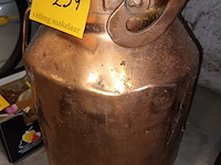 Lot 254 - verkoperde melkkit - afbeelding 3 van  3