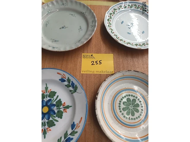 Lot 255 - antieke borden. 4 stuks - afbeelding 1 van  5