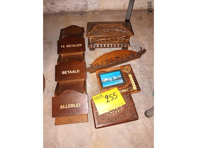 Lot 255 - houten decoratie. 5 stuks - afbeelding 1 van  4