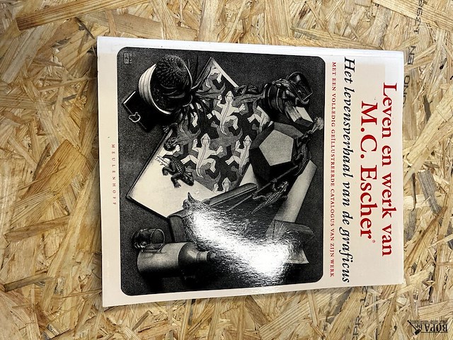 Lot 255 - leven en werk van m.c.escher - afbeelding 1 van  6