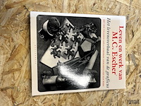 Lot 255 - leven en werk van m.c.escher - afbeelding 1 van  6