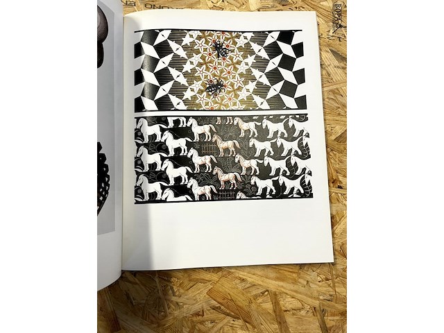 Lot 255 - leven en werk van m.c.escher - afbeelding 4 van  6