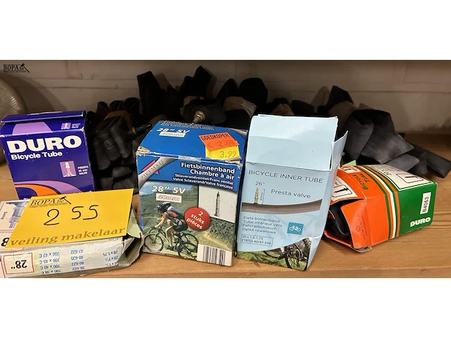 Lot 255 - lot fietsbinnenbanden - afbeelding 1 van  4