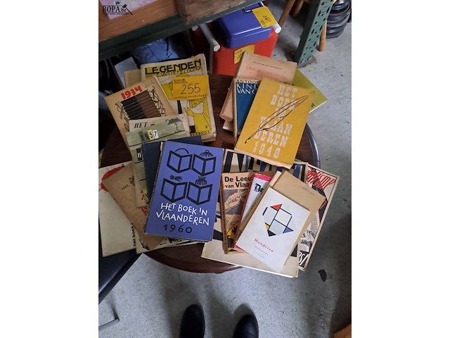 Lot 255 - lot oude vlaamse boeken jaren 40 - afbeelding 1 van  1