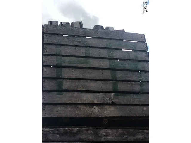 Lot 256 - houten kist met brandhout. 3 stuks - afbeelding 4 van  4