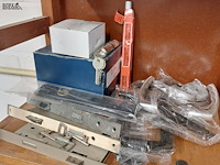 Lot 256 - lot deursloten en klinken - afbeelding 3 van  3