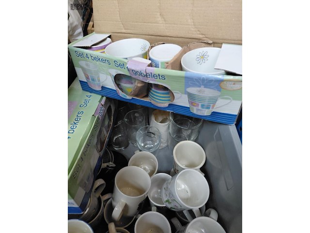 Lot 256 - lot glazen circa 15 en mokken circa 30 stuks - afbeelding 2 van  3