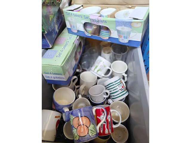 Lot 256 - lot glazen circa 15 en mokken circa 30 stuks - afbeelding 3 van  3