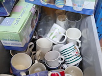 Lot 256 - lot glazen circa 15 en mokken circa 30 stuks - afbeelding 3 van  3