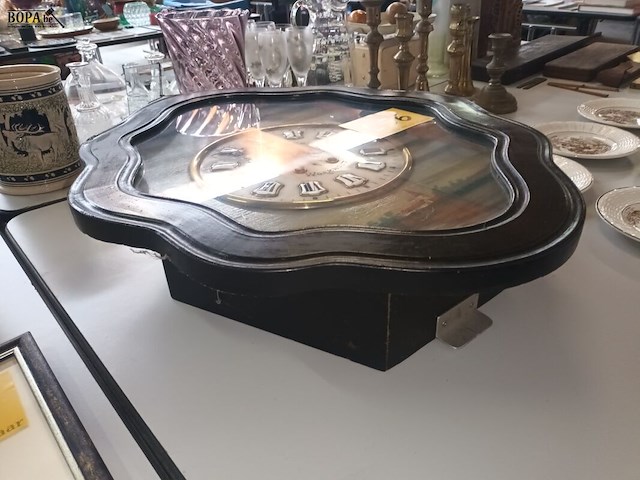 Lot 256 - oeil de boeuf klok - afbeelding 4 van  5