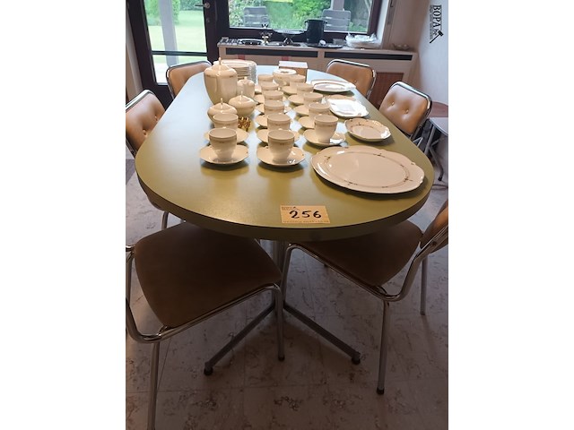 Lot 256 - vintage groene keukentafel - afbeelding 1 van  3
