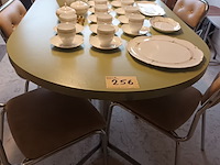 Lot 256 - vintage groene keukentafel