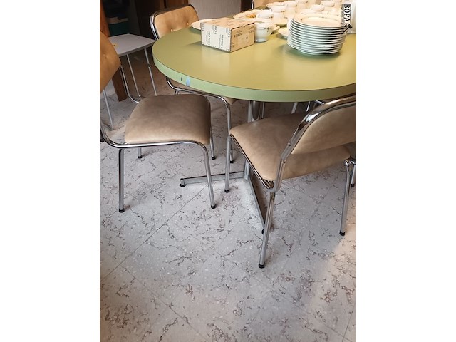 Lot 256 - vintage groene keukentafel - afbeelding 2 van  3