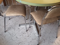 Lot 256 - vintage groene keukentafel - afbeelding 2 van  3