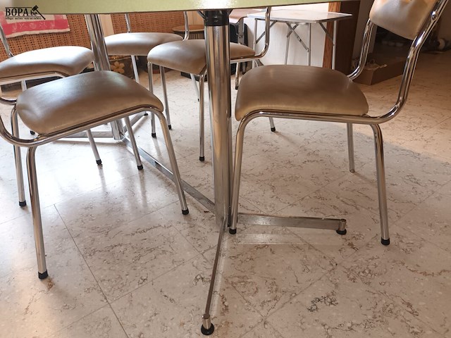 Lot 256 - vintage groene keukentafel - afbeelding 3 van  3