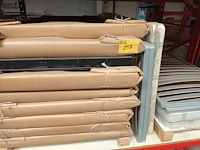 Lot 257 - bedframes met metalen bodem. 9 stuks - afbeelding 1 van  3