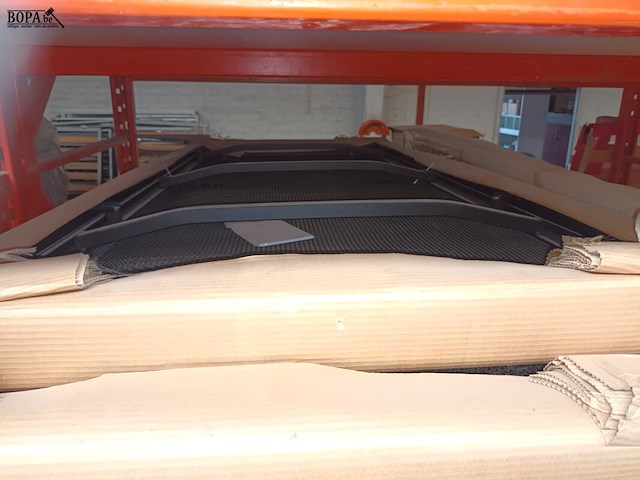 Lot 257 - bedframes met metalen bodem. 9 stuks - afbeelding 2 van  3