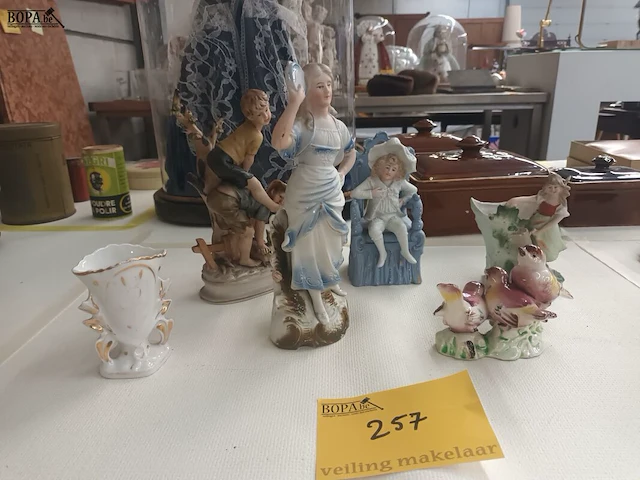 Lot 257 - diverse decoratie. 6 stuks - afbeelding 1 van  4