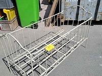 Lot 257 - frans metalen ledikant kinder-peuterbed decoratief of te geb - afbeelding 4 van  4