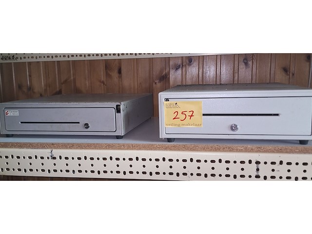 Lot 257 - kassalade. 2 stuks - afbeelding 1 van  1