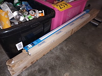 Lot 257 - lampen. 2 bakken - afbeelding 4 van  4