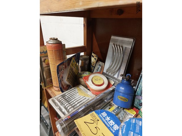 Lot 257 - lot diversen , tape, voegstrips…. - afbeelding 3 van  3