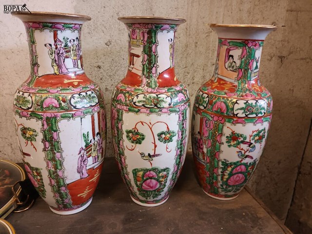 Lot 257 - oosterse vazen. 3 stuks - afbeelding 1 van  6