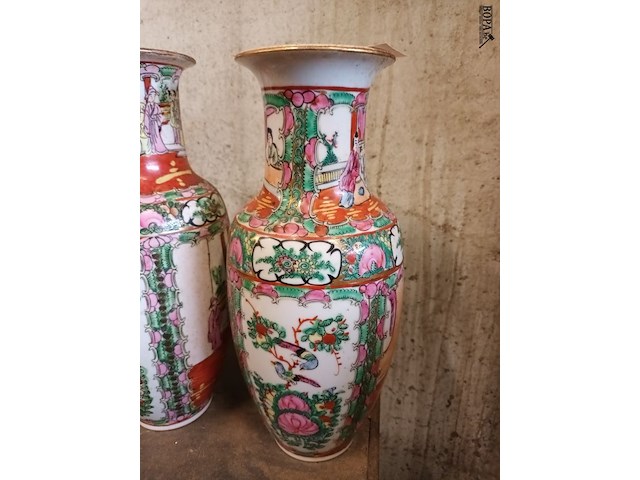 Lot 257 - oosterse vazen. 3 stuks - afbeelding 2 van  6