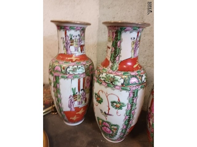 Lot 257 - oosterse vazen. 3 stuks - afbeelding 3 van  6