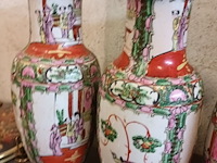 Lot 257 - oosterse vazen. 3 stuks - afbeelding 3 van  6