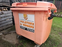 Lot 257 - zalmroze afvalcontainer op wielen