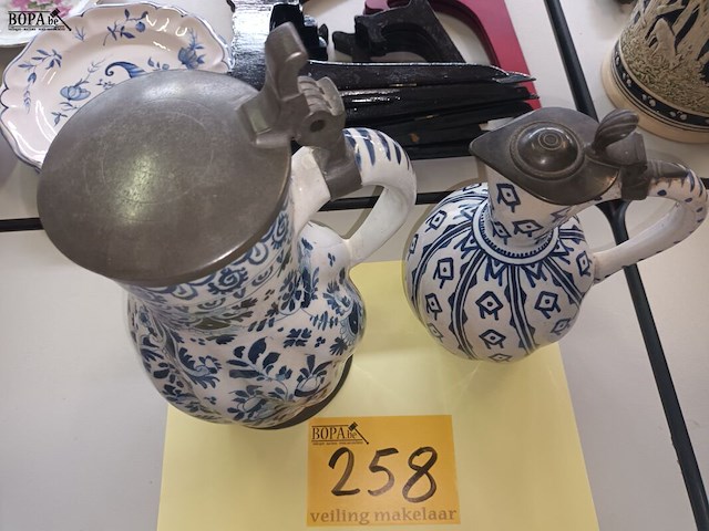 Lot 258 - antieke schenkkan. 2 stuks - afbeelding 4 van  4