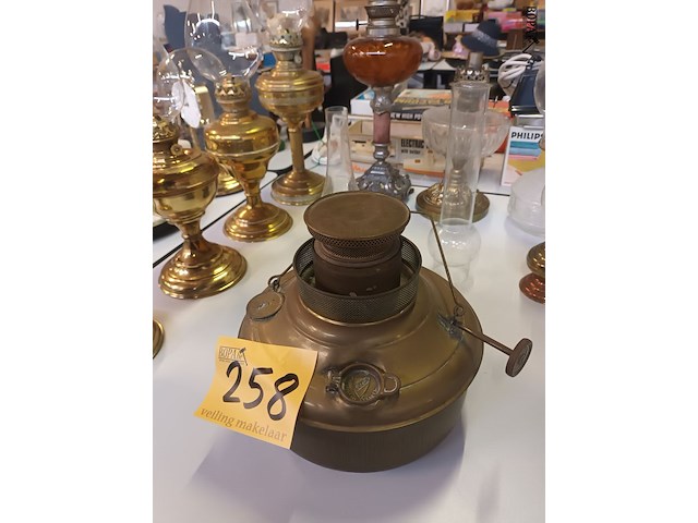 Lot 258 - olielampen in koper. 10 stuks - afbeelding 3 van  5