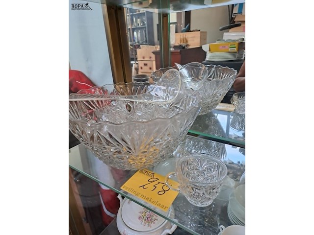 Lot 258 - punchbowl met 9 hangend tasjes en lepel - afbeelding 1 van  6