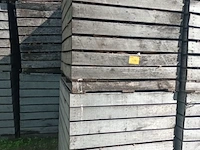 Lot 259 - houten kist met zaagmeel. 3 stuks