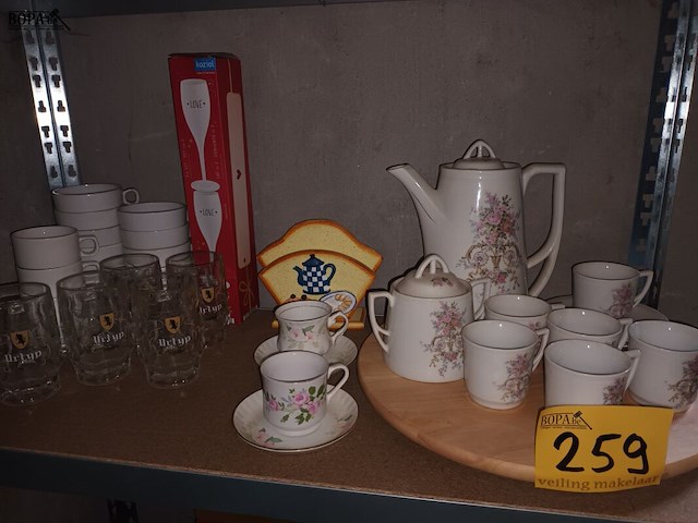 Lot 259 - keukenmateriaal en huisraad - afbeelding 3 van  5