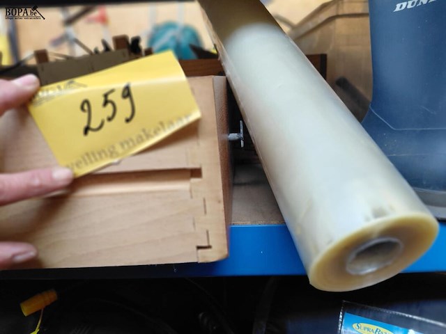 Lot 259 - lot decoratielint en doorzichtige folie - afbeelding 3 van  3