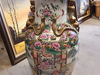 Lot 259 - oosterse vaas xl - afbeelding 1 van  6