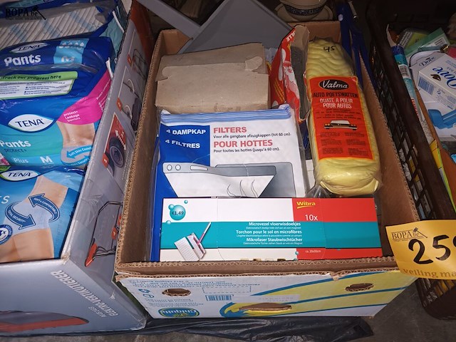 Lot 259 - poetsmateriaal en huisraad - afbeelding 3 van  4