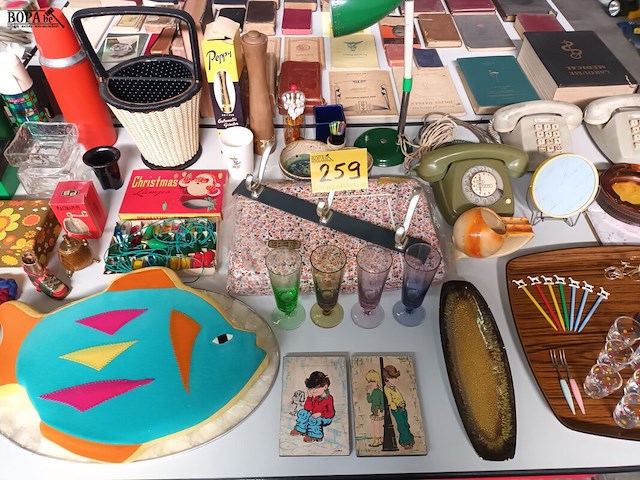 Lot 259 - retro en vintage huisraad. 60 stuks - afbeelding 1 van  7