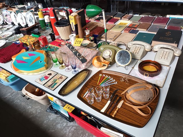 Lot 259 - retro en vintage huisraad. 60 stuks - afbeelding 2 van  7