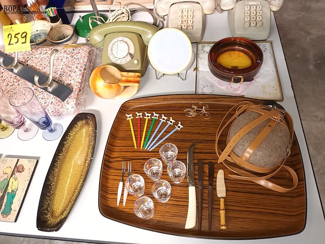 Lot 259 - retro en vintage huisraad. 60 stuks - afbeelding 3 van  7