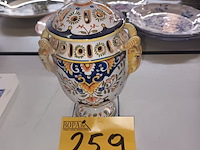 Lot 259 - rouen porselein - afbeelding 1 van  4