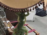 Lot 259 - tafellamp in faux jade of kunsthars - afbeelding 1 van  4