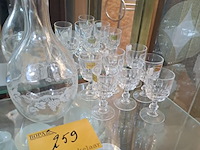 Lot 259 - wijnkaraf luminarc en borrelglaasjes - afbeelding 1 van  2
