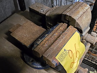 Lot 26 - bankschroef 2 stuks - afbeelding 2 van  3