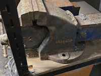 Lot 26 - bankschroef 2 stuks - afbeelding 3 van  3