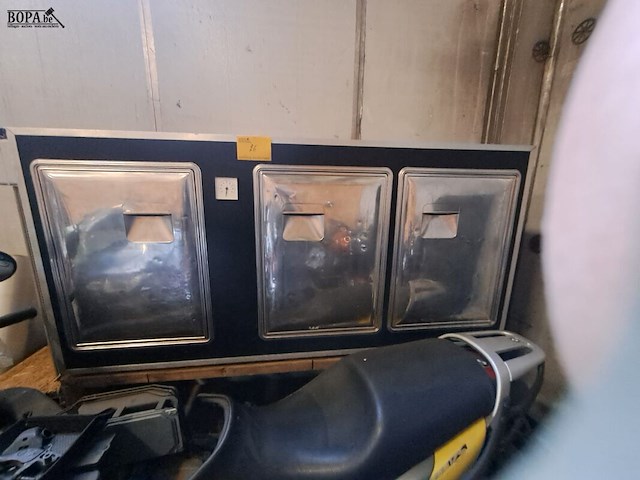 Lot 26 - barfrigo - 3 deurs op gas - mancave - afbeelding 1 van  4